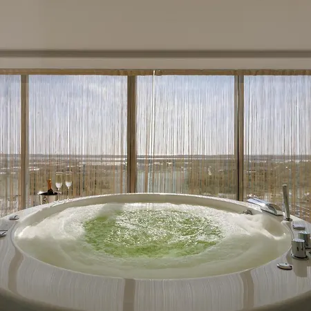 Grand Supreme Jacuzzi By Liuksai Daire Klaipėda